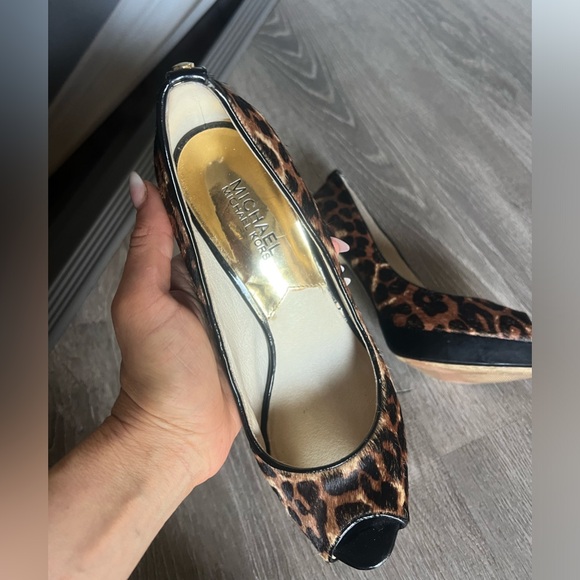 Michael Kors leopard peep toe heels - Picture 3 of 7